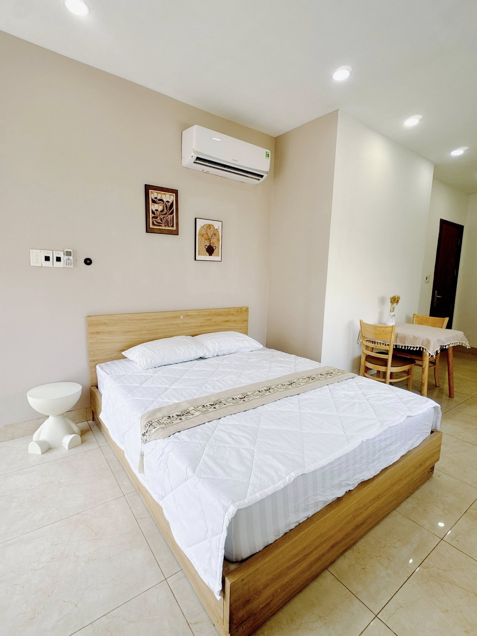 Louis OTis Apartment