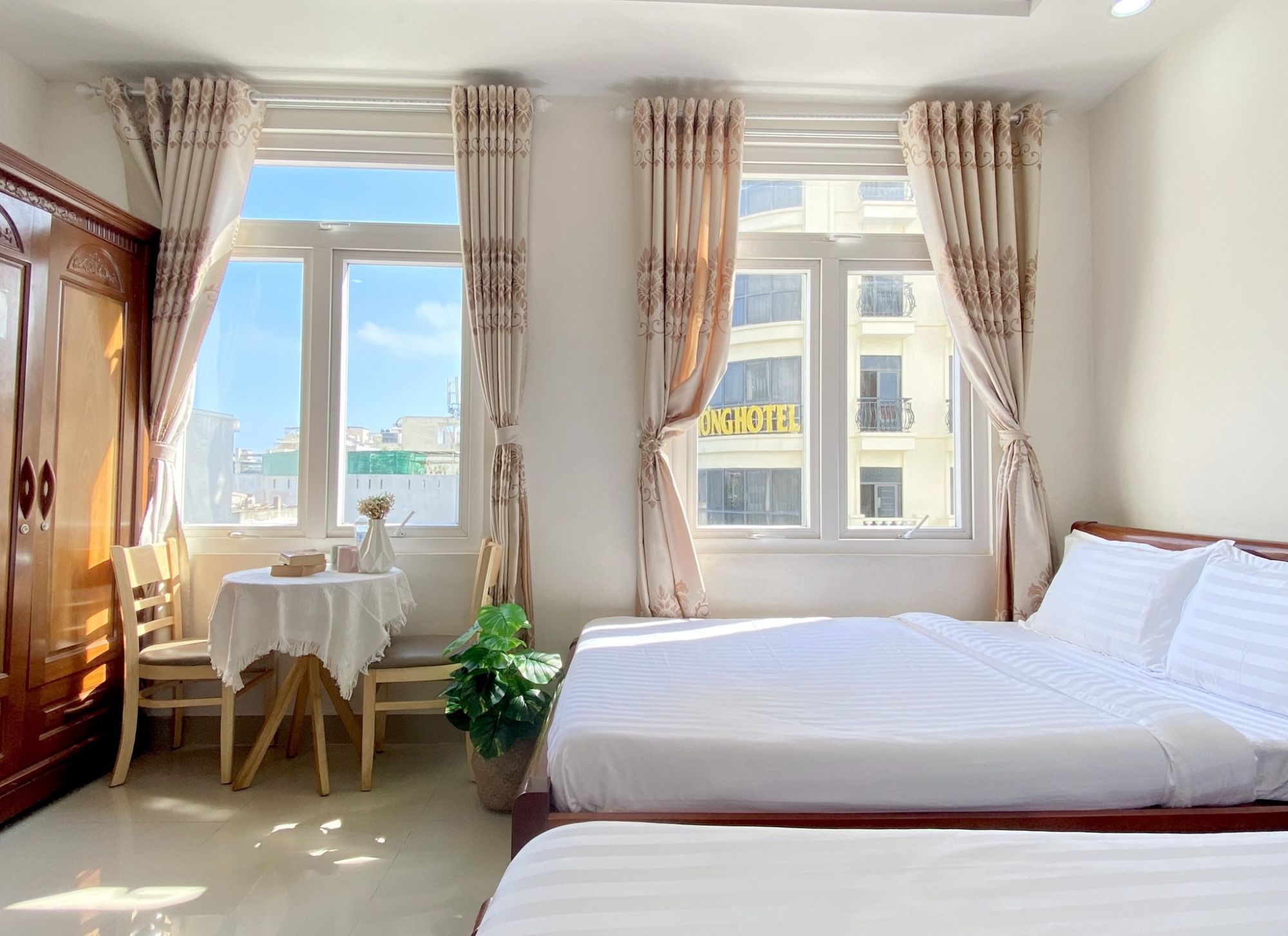 Shiny Homestay