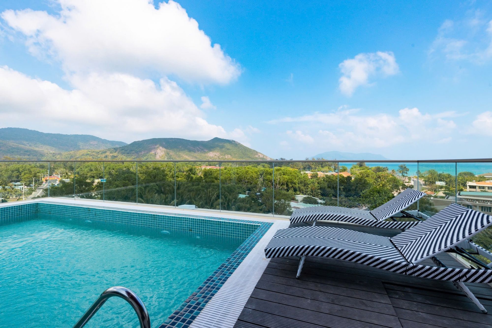 Maya 4 Hotel