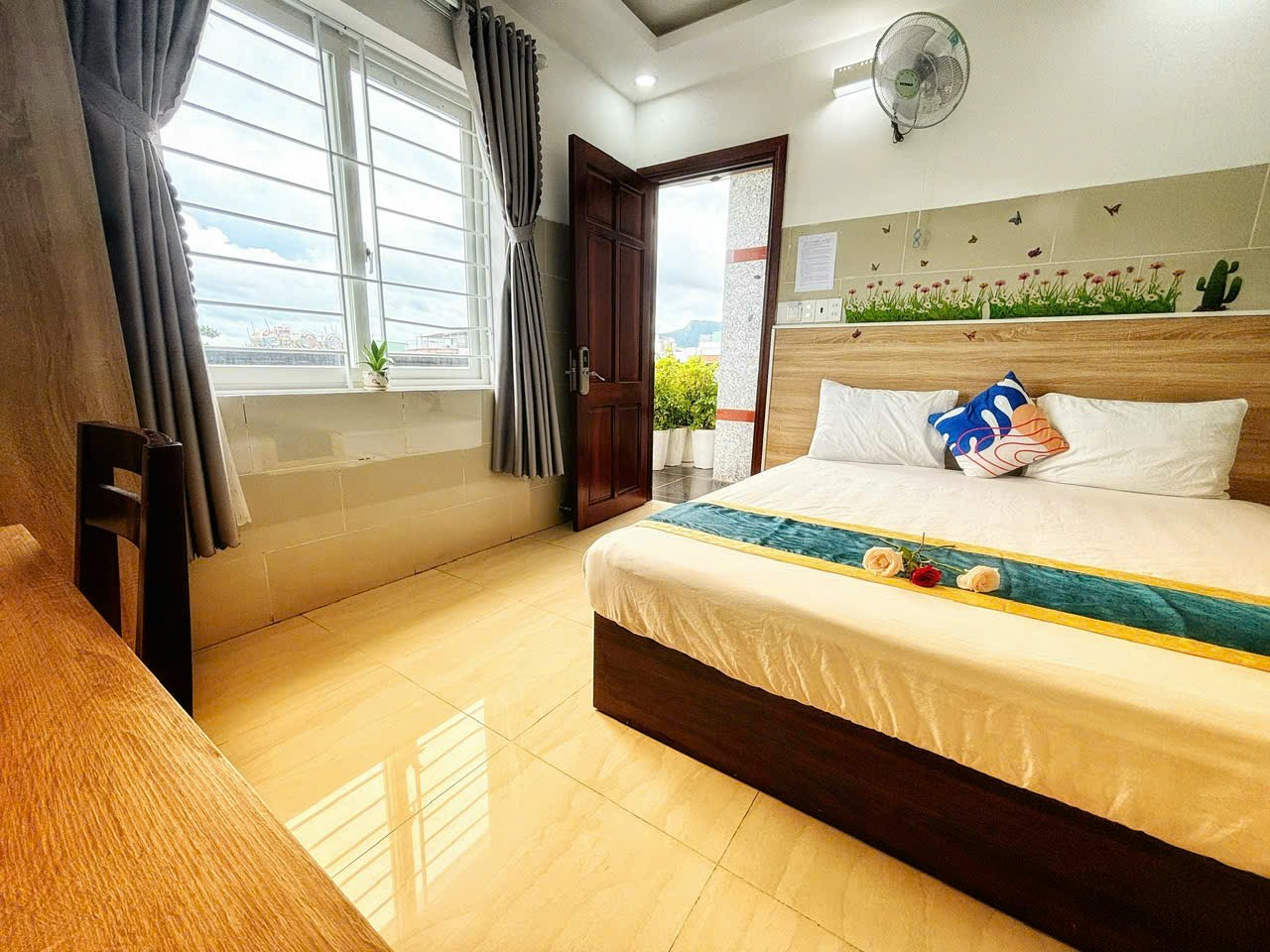 Six Pearl Hotel