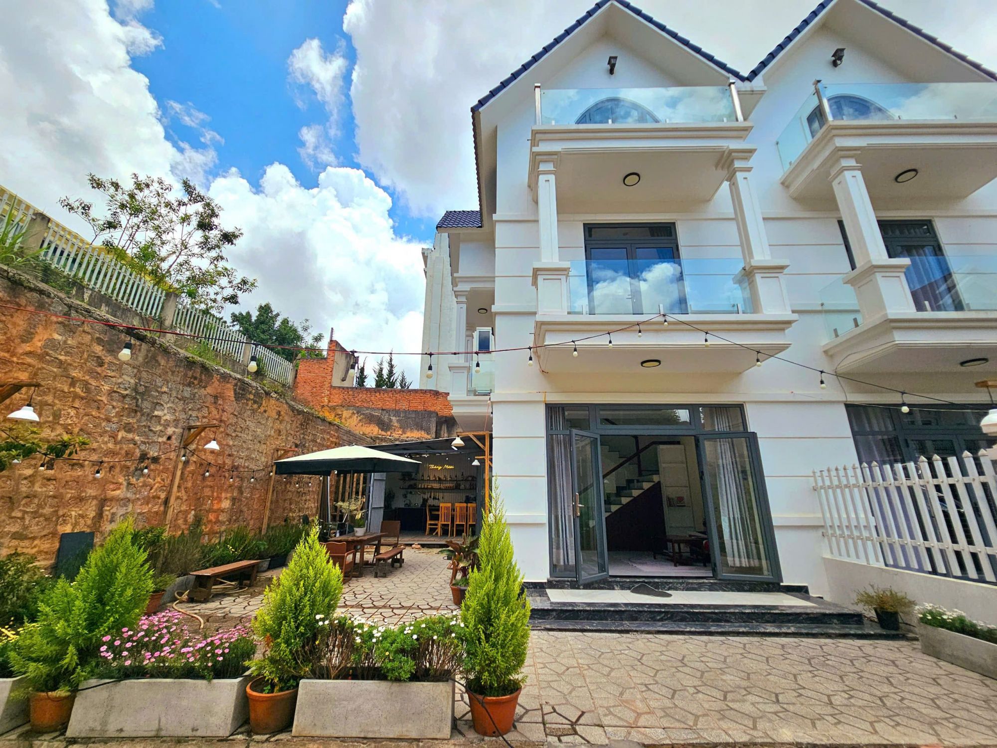 Tháng Mười Villa - Phan Chu Trinh