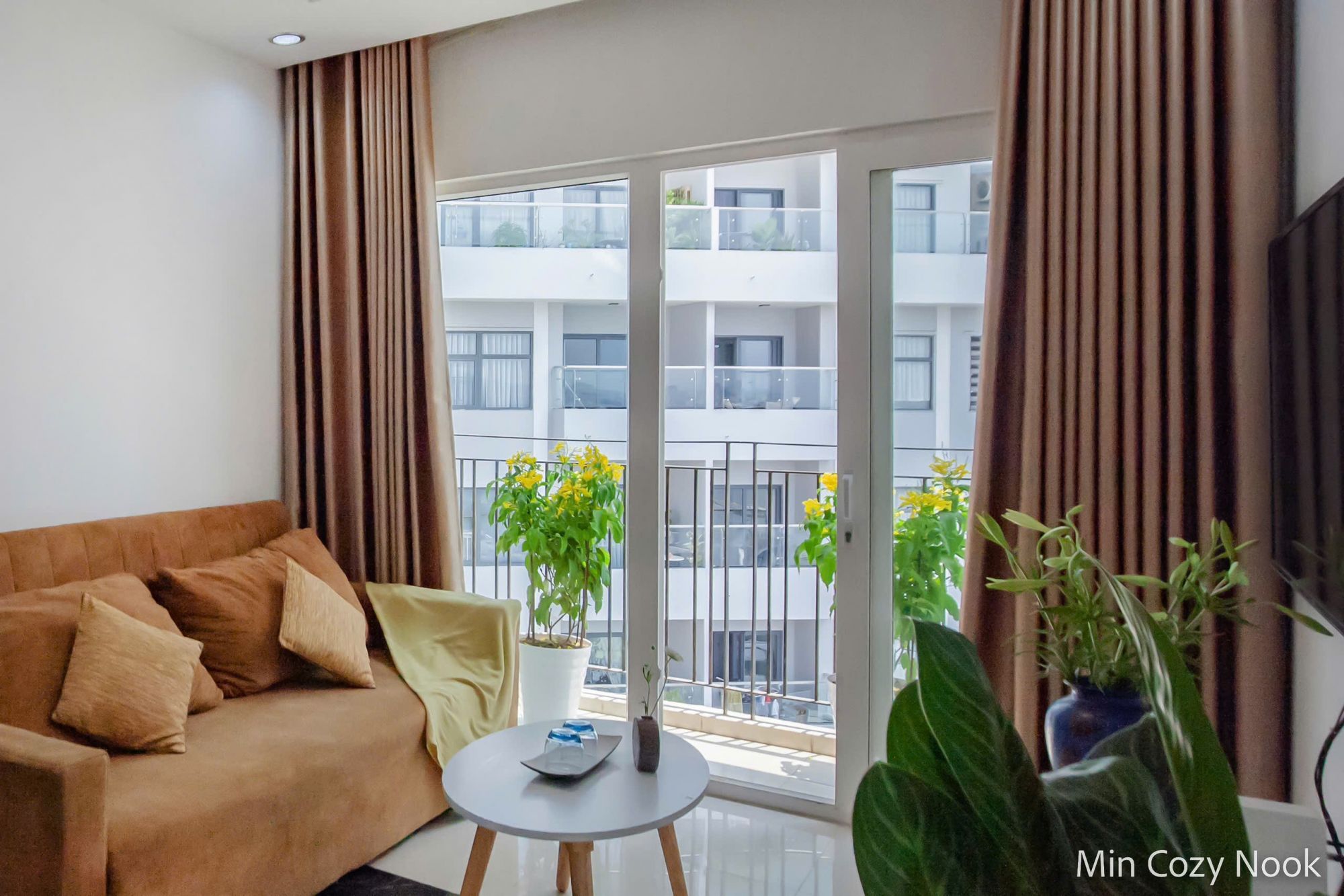 Min Cozy Nook Monarchy DaNang