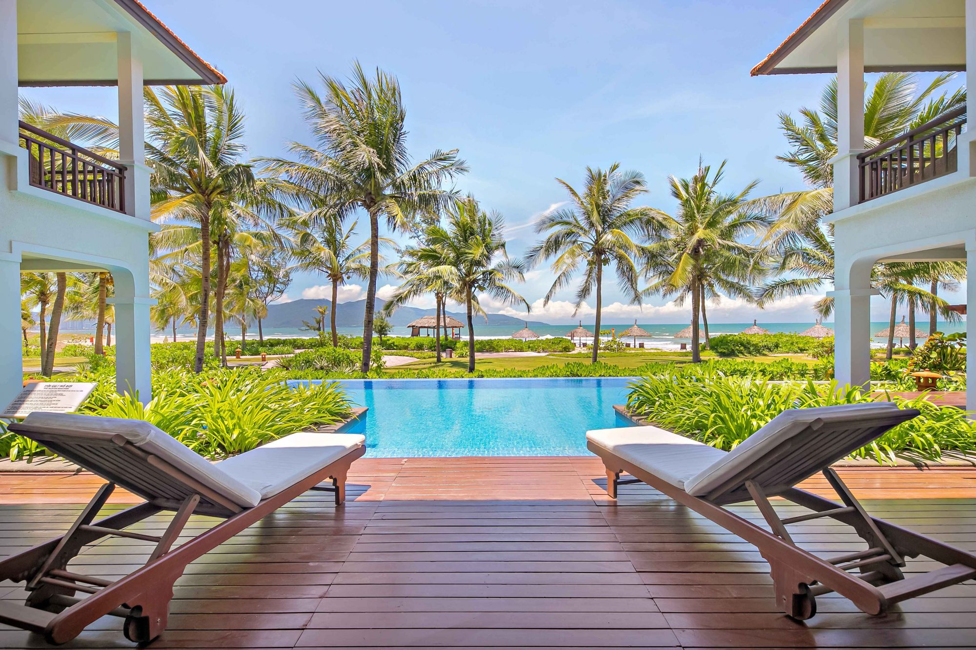 Furama Villa 4 Beachfront D2