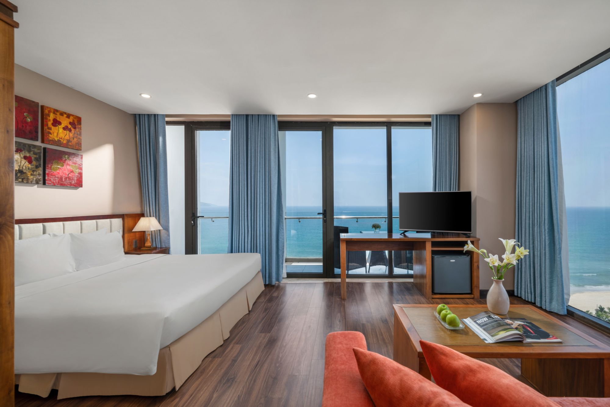 Yarra Ocean Suites Danang