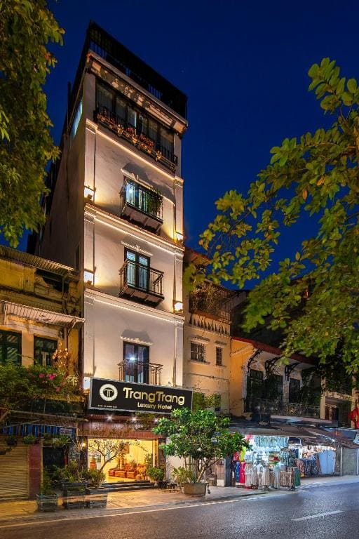 TrangTrang Luxury Hotel - Hàng Dầu