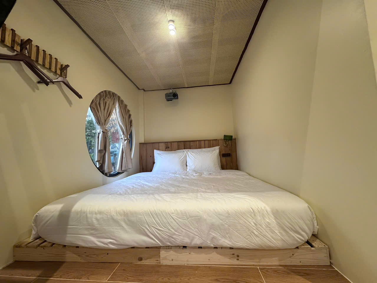 The Hue Verandah