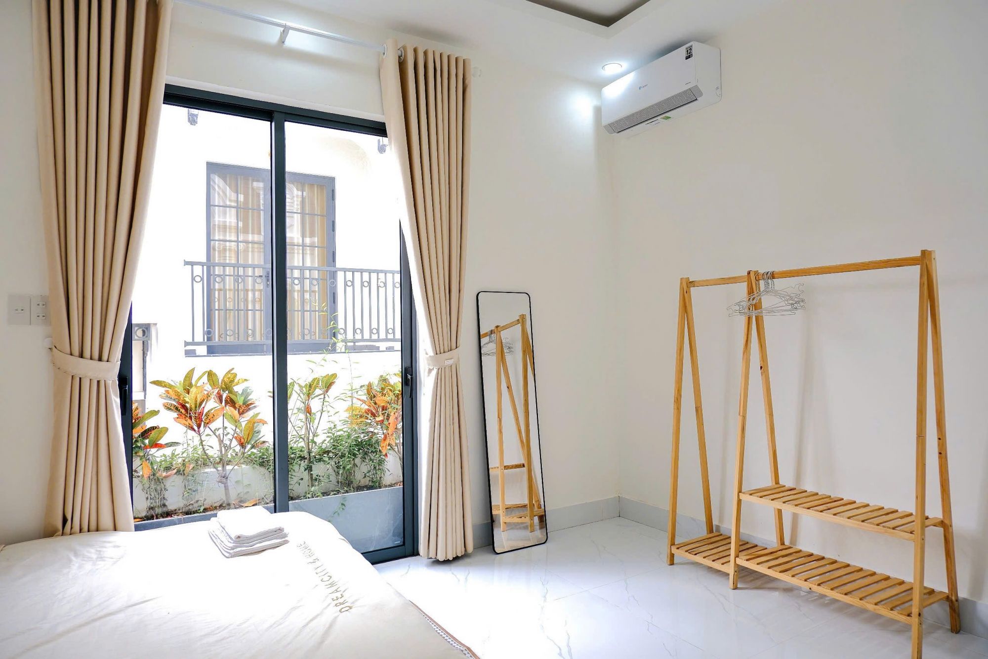Mây House - Hoàng Quốc Việt