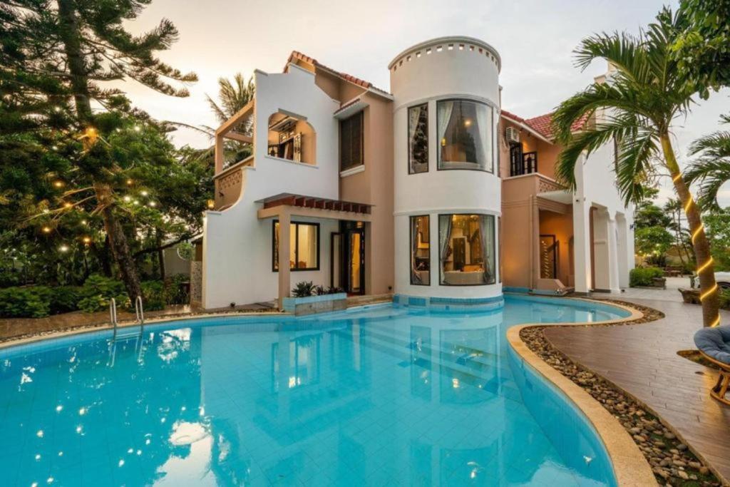 New Luxury Villa