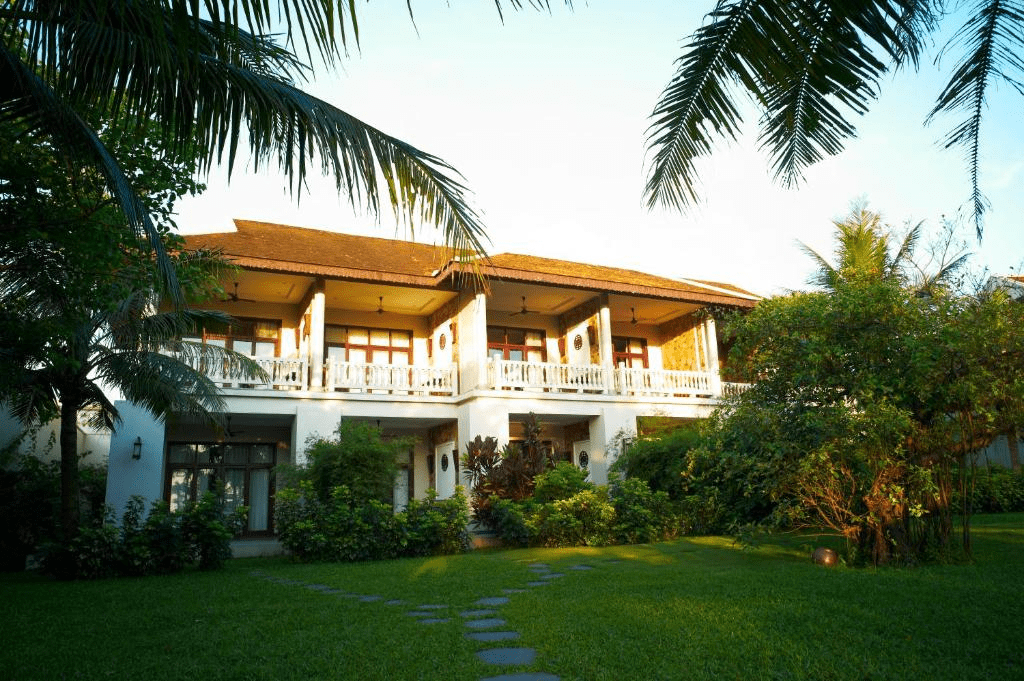 lapochine beach resort thuận an huế