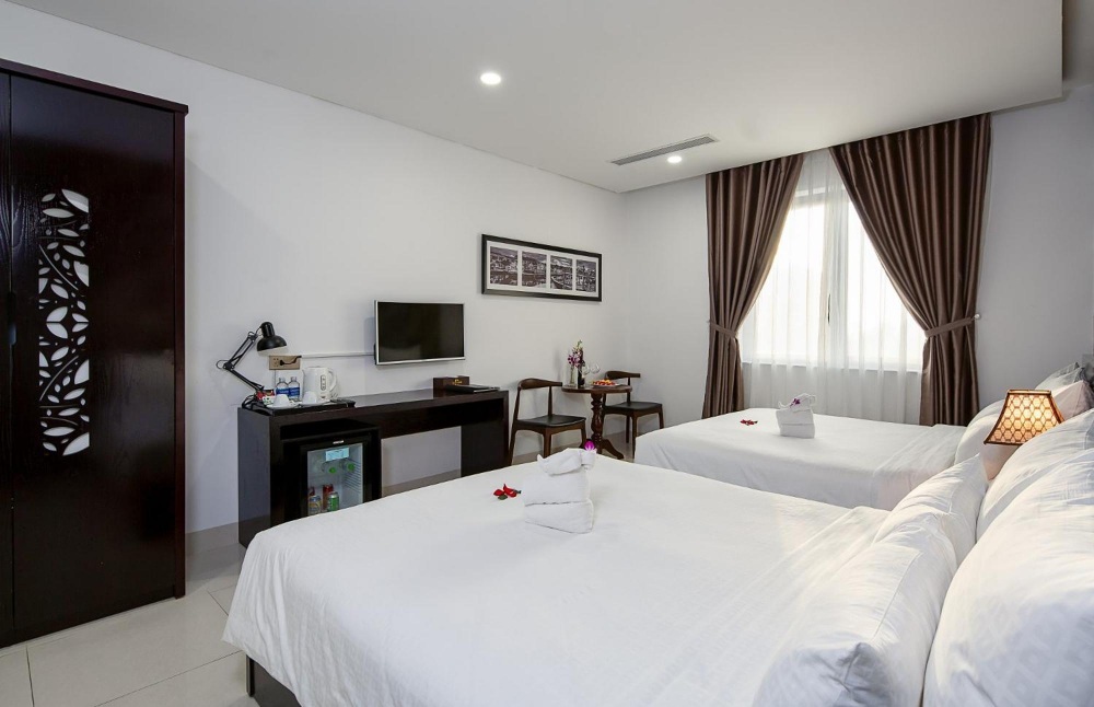 khách sạn gần bãi biển mỹ khê