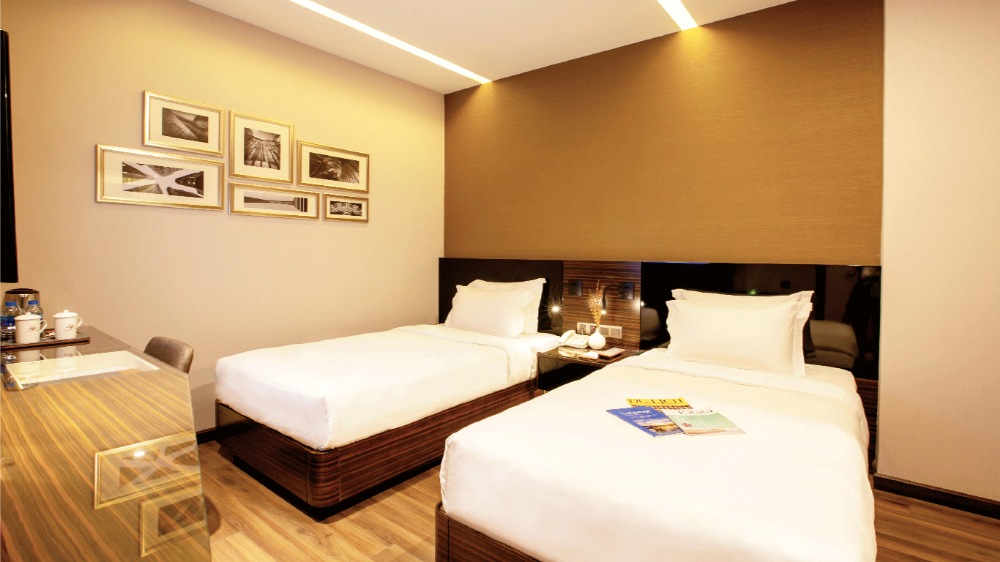 khách sạn queen gần sân bay tân sơn nhất