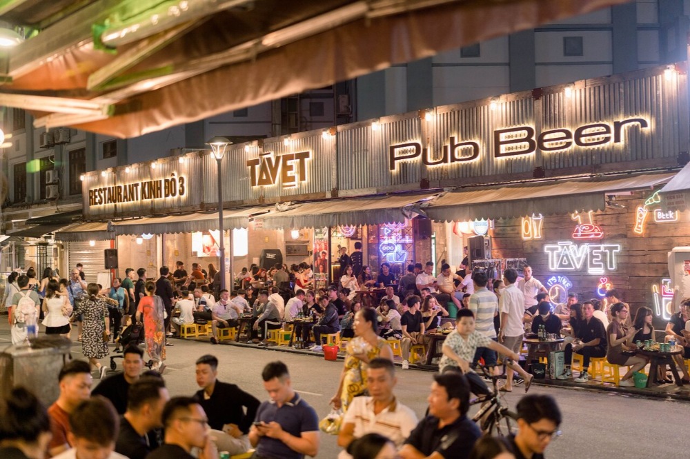 Phố Tây Huế: Địa điểm ăn chơi thu hút khách giữa lòng Cố đô